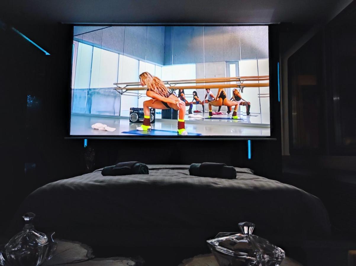Smart Luxury Penthouse Suites - Private Sauna, Hot-Tub, Home Cinema At The Best Location In Σκόπια Εξωτερικό φωτογραφία